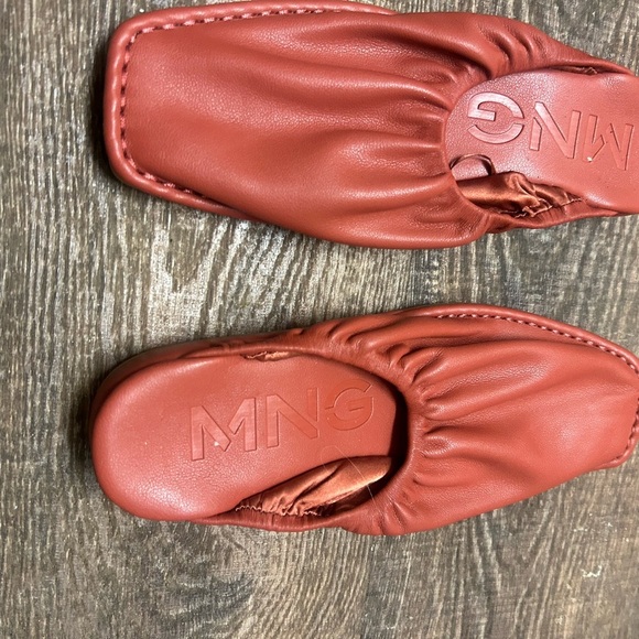 Mango 38 (7.5-8) NEW Red Mules with Square Toe and Ruched detail - Picture 10 of 14